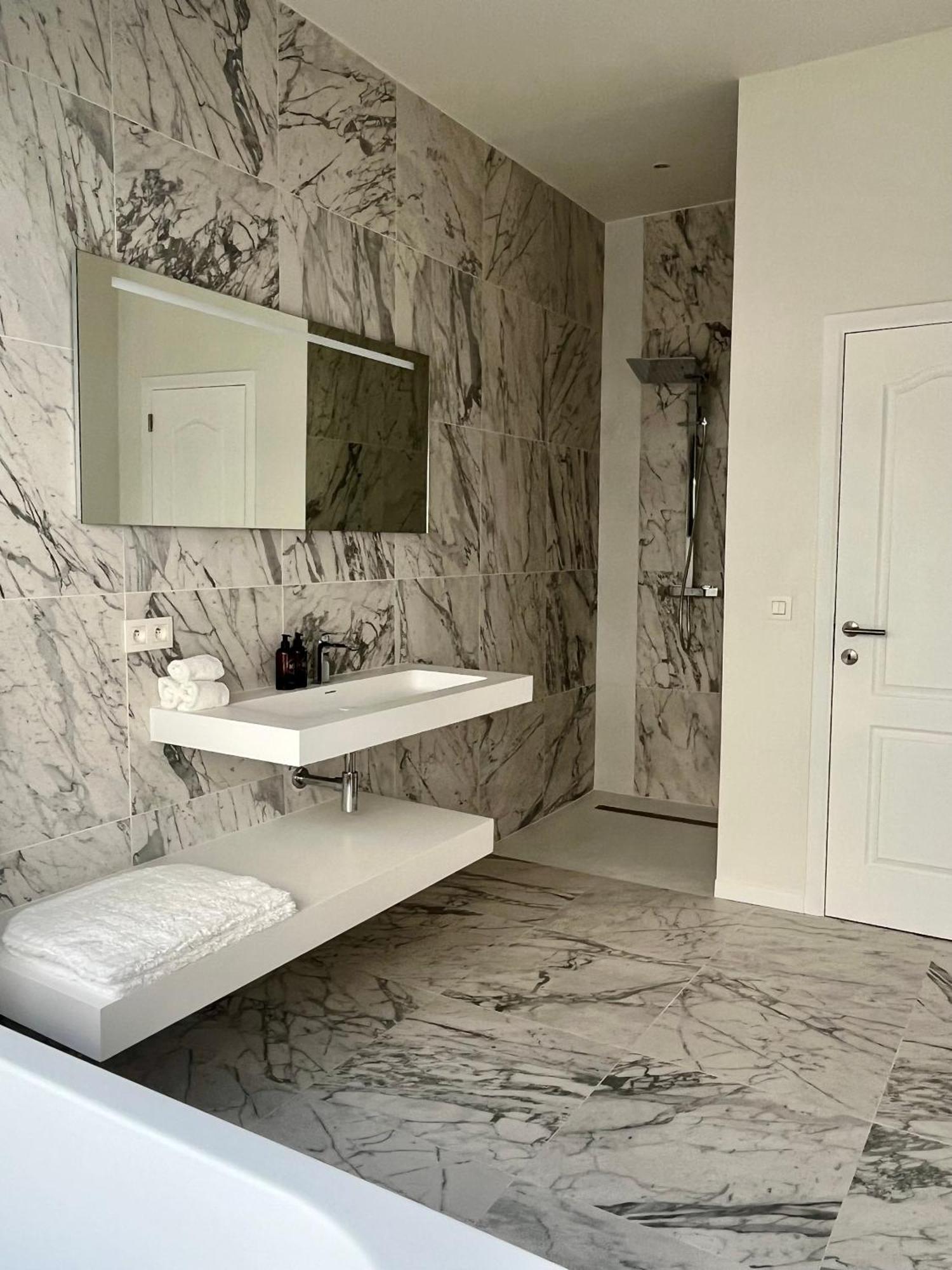 Stilias Apartment 6P City Center Brussel Bagian luar foto